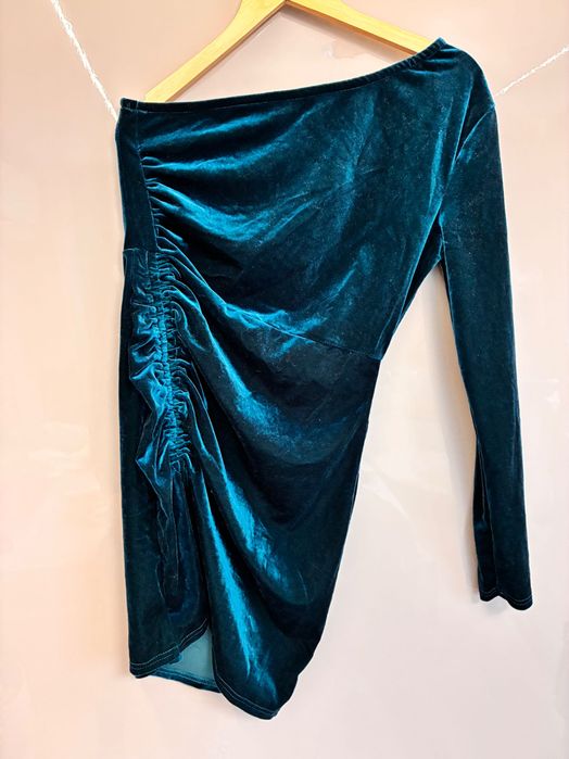 Зелена рокля плюш