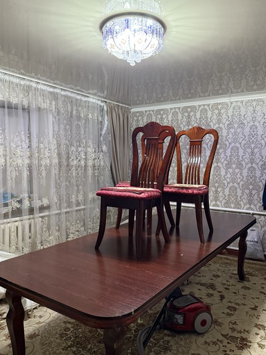 Стол стульясымен сатылады