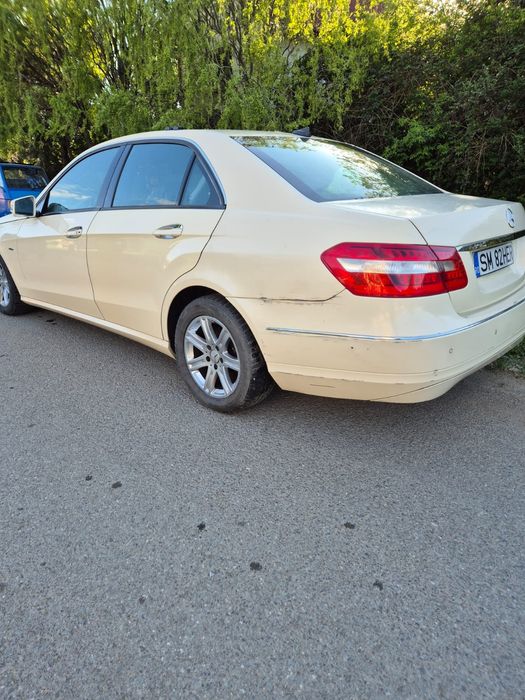 Vând Mercedes E 220 an 2011 sau schimb cu  Mitsubishi Pajero