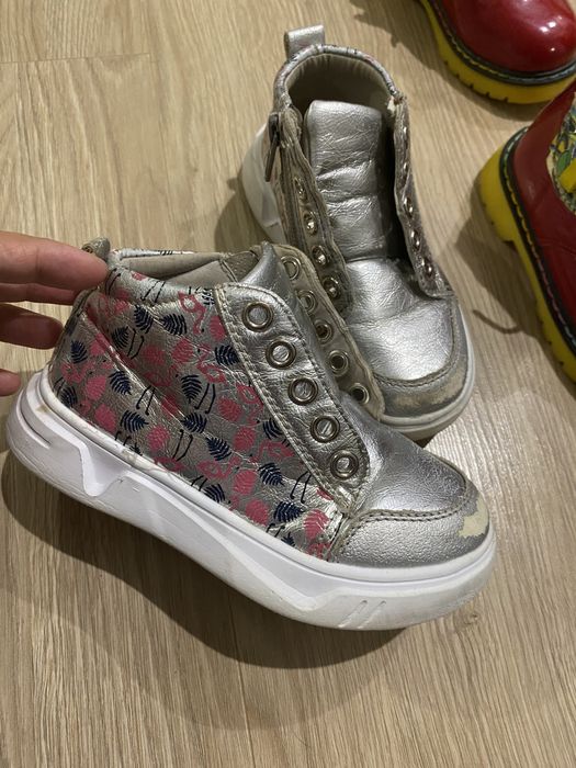 Ботинки кроссовки сандали детские