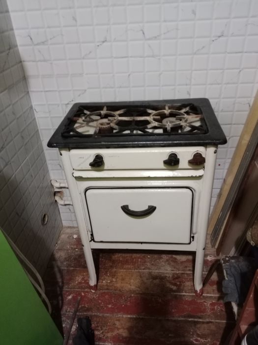Продаю газ плиту
