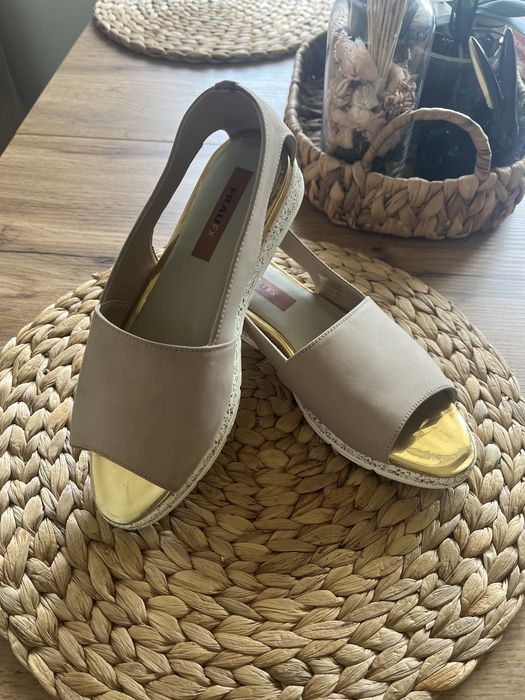 Дамски сандали и маратонки