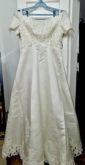 Продам платья.         .