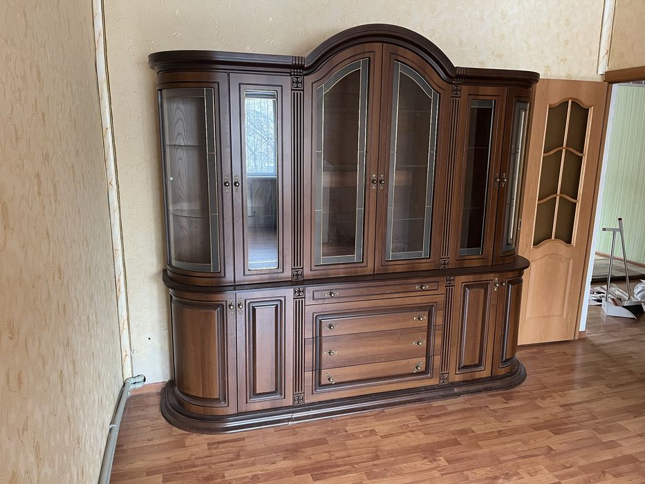 Горка орех оригинал сервант