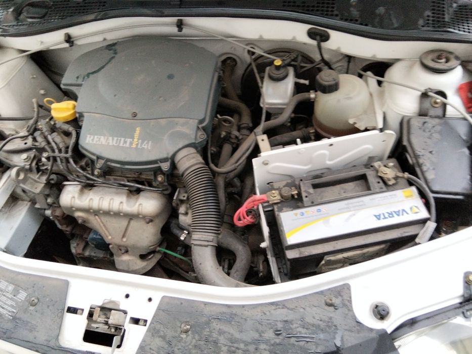 Vând  DACIA  Logan  , 2006   ,proprietar , întreținută  ,cu taxe și impozite  la  zi , fara  dotări , geamuri omologate  RAR  . Merita văzută !