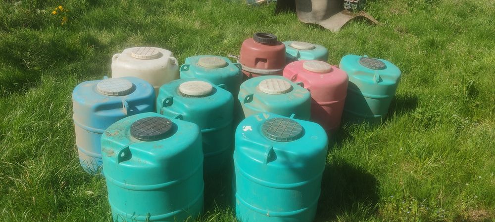 Пластмасови бидони