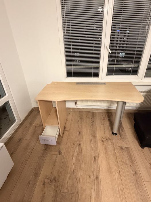 Бюро  – 144×64×75 см