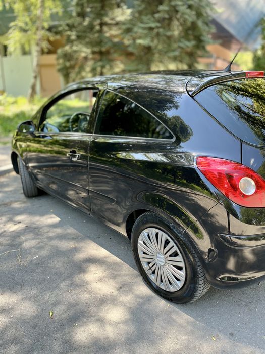 Opel Corsa D 2007 година 1.4 бензин