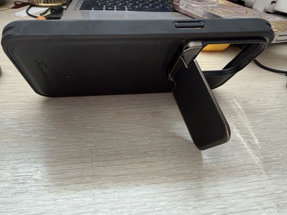 Продаю 2 НОВЫХ чехла на iPhone 15pro max