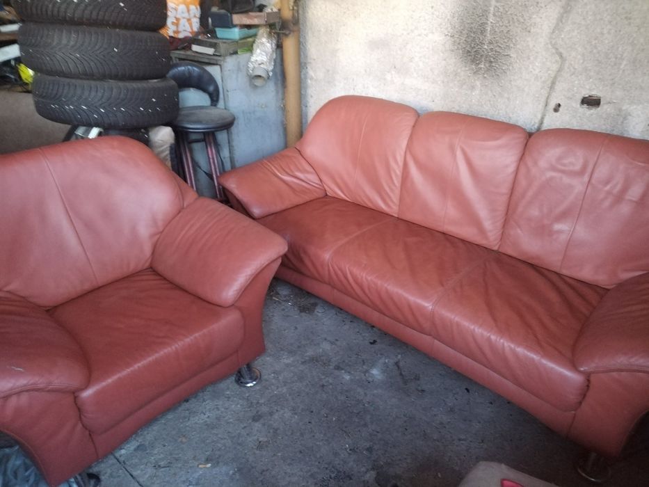 Естествено кожа диван