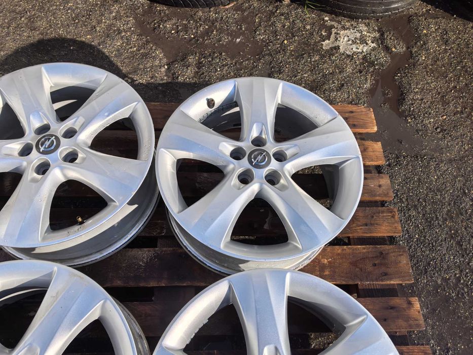 17 цола 5 х 105 мм Опел / Шевролет - 7 Инча / ЕТ 42 - Като нови !