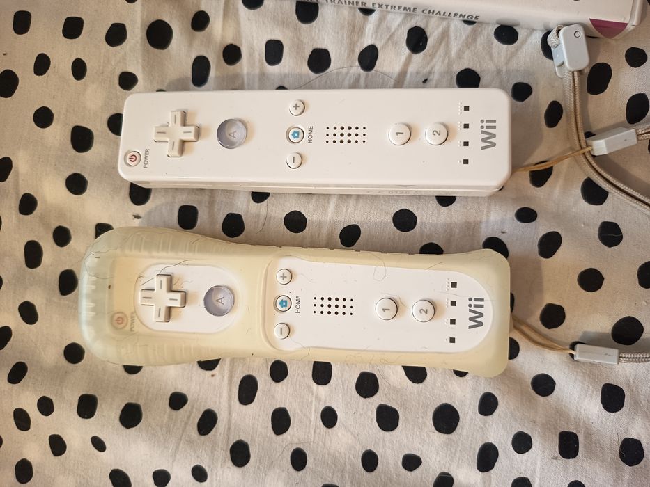 Клавиатура, слушалки и игра