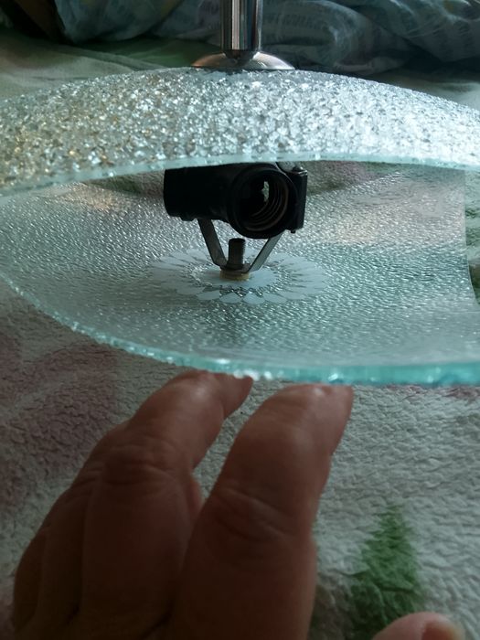 Продам люстру в кухню или спальню