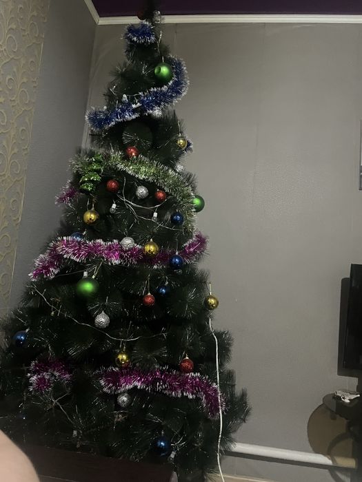 Ёлка с игрушками