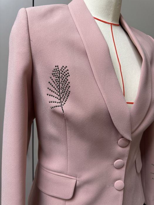 Женский брючный костюм