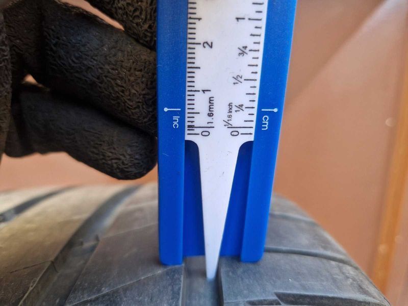 1 Michelin R20 255/45
лятна гума 
DOT0220