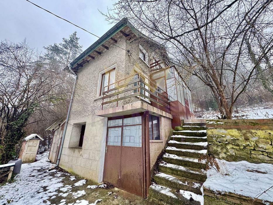 Къща в София, област-с.Томпсън площ 74 цена 50900