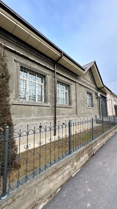 Katta xovli sotiladi