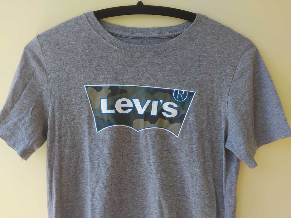 Levi's 100% оригинална дамска тениска с камуфлажно лого