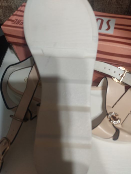 Продам женскую обувь