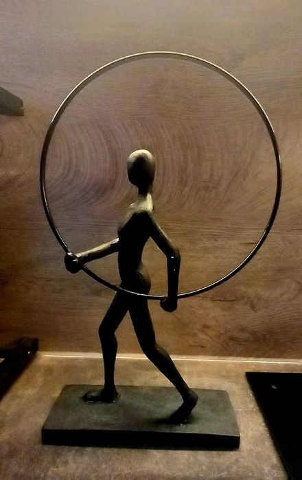 Статуетка ваза свещник плетени цветя бутилка и чаши кутии за подправки