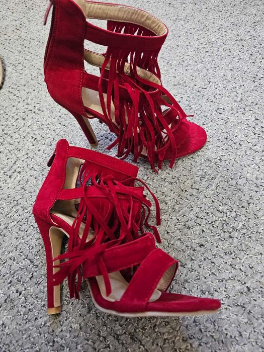 Pantofi eleganti NOU