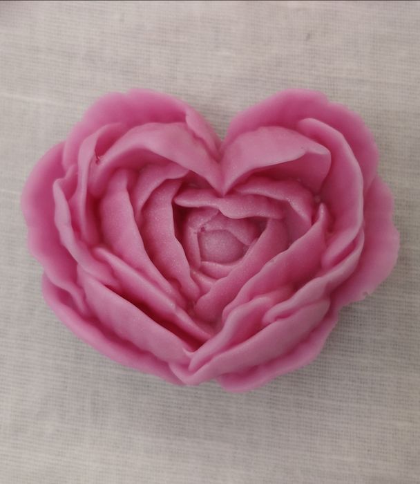 Коледни свещи и букет от ароматни сапунчета