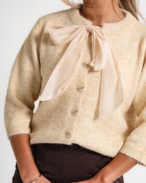 Жилетка с вълна и панделка