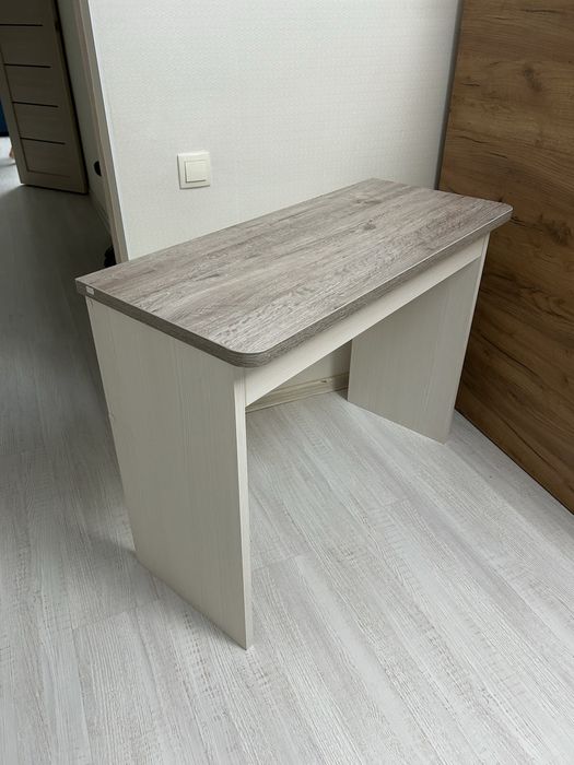 продам стол  б/у