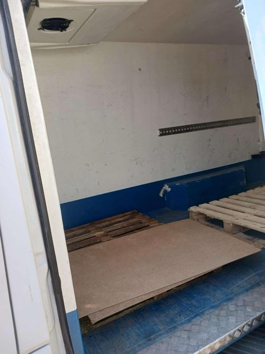 Буса се продава на части!Работеща хладилна камера!