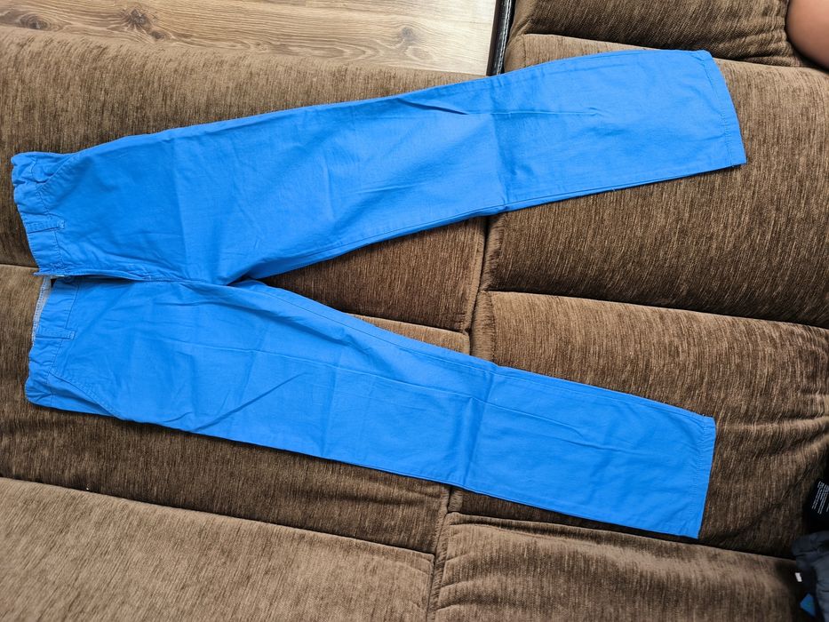 Джинсы и брюки на мальчика, продам