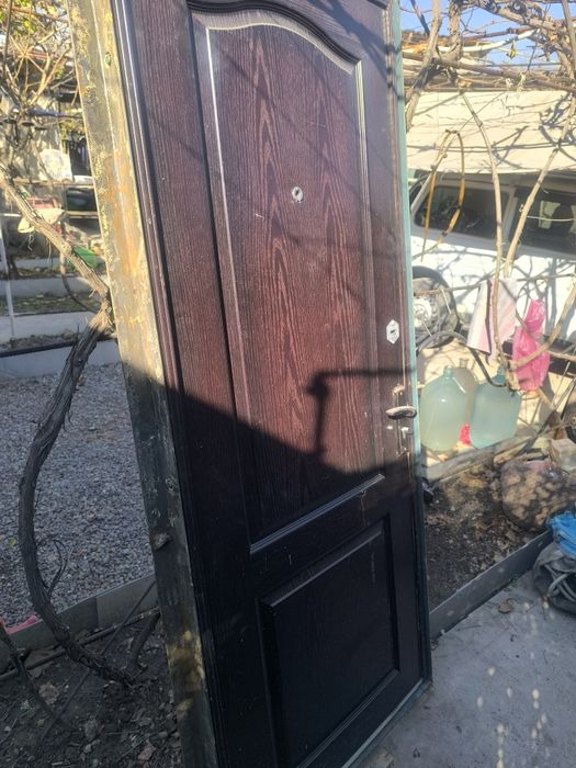 Продается железная дверь