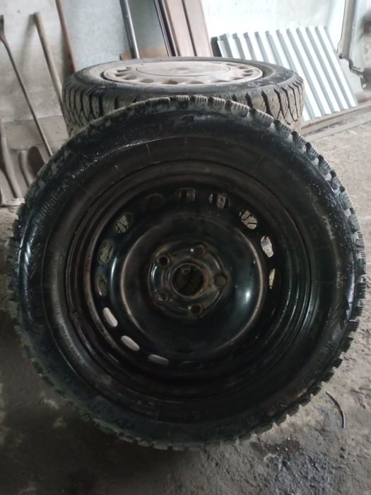 Продаю резину на дисках 195 65 R15
