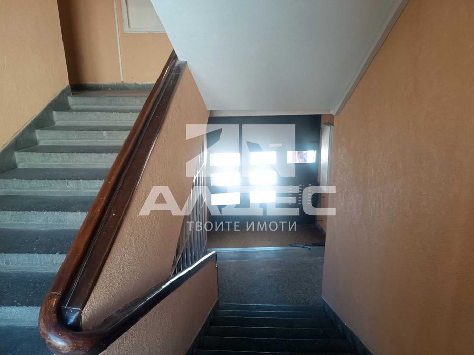 Дава се под наем Тристаен апартамент в София, Център - 123 кв.м за 900 € - Снимка #10
