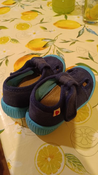 Боси обувки различни марки и номера