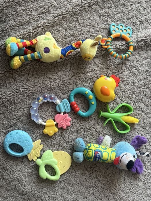 Развивающие игрушки для малышей , много