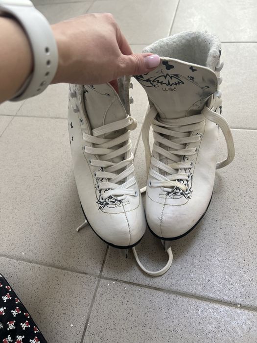 Продам б/у коньки детские размер 34