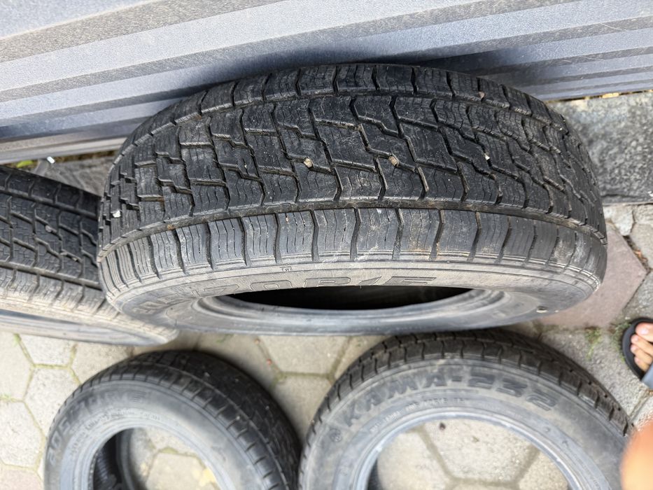 Продам резину 205/70R15