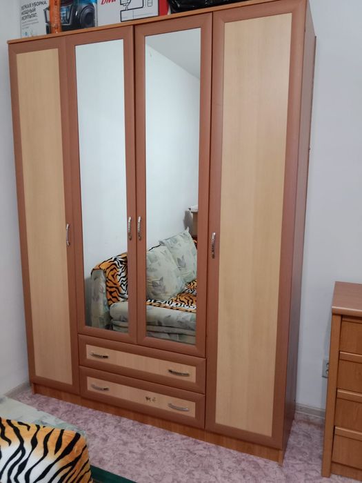 Плательный шкаф с зеркалами