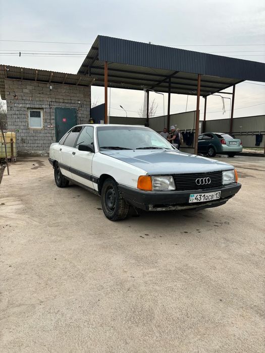 Audi 100. Объем 2.3