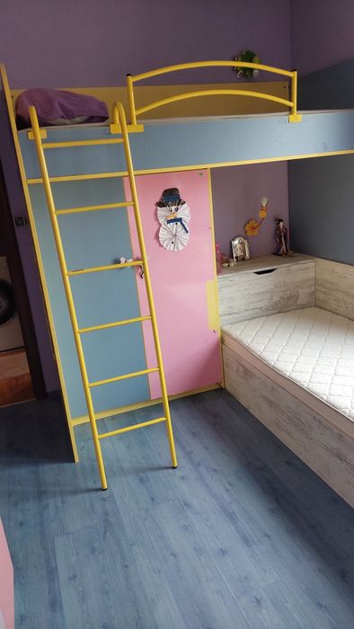 Двуетажно лелго с гардероб