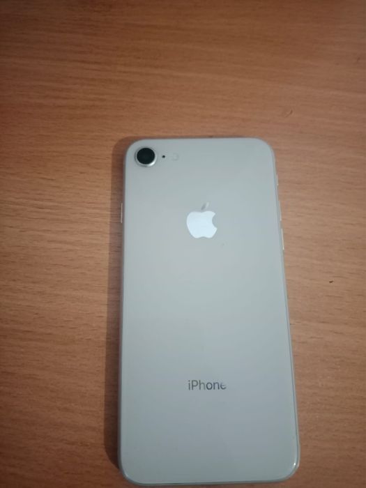 Айфон 8 64г в хорошем состоянии