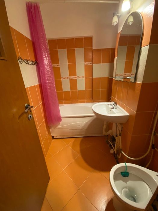 Inchiriez apartament  cu doua camere