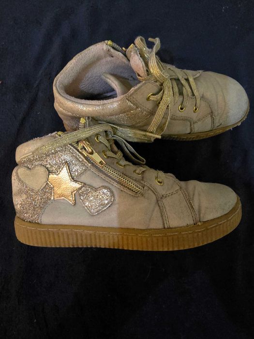 Продам куртку зимнюю на девочку рост 104