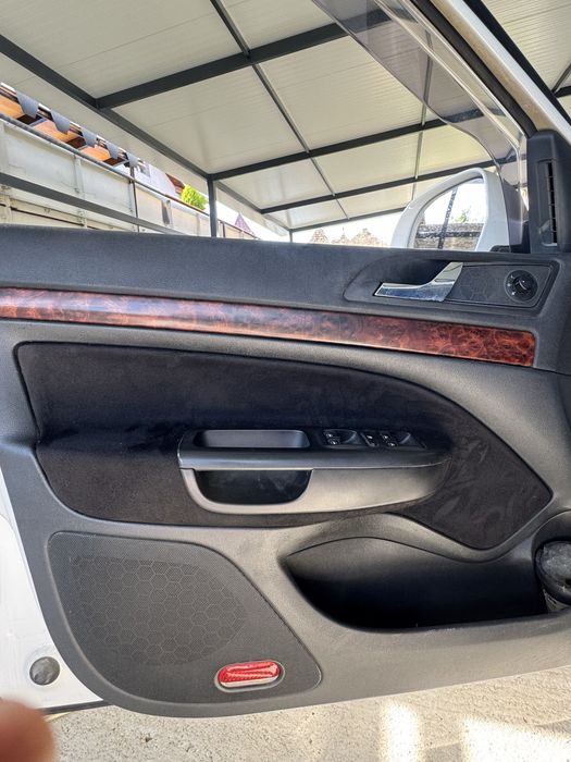 Reconditionare / retapitare plafon, fete de usi, stalpi tapitare