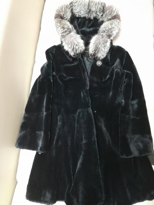 Шуба женская, бобёр, капюшон чернобурка