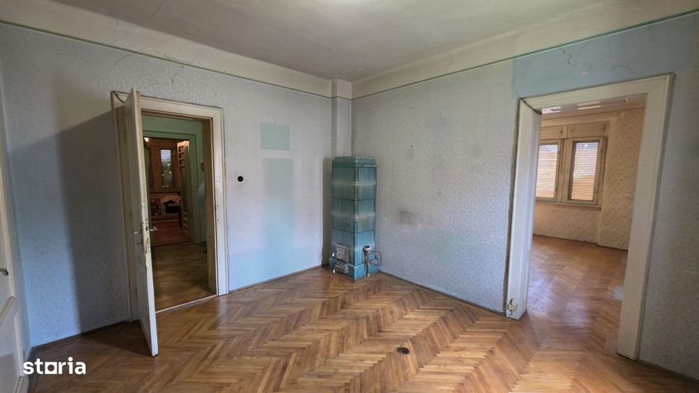Apartament cu 4 camere , garaj si teren de 420 mp de vanzare zona Sub