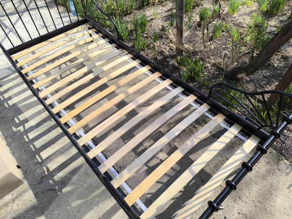 Vând pat copii metalic Ikea