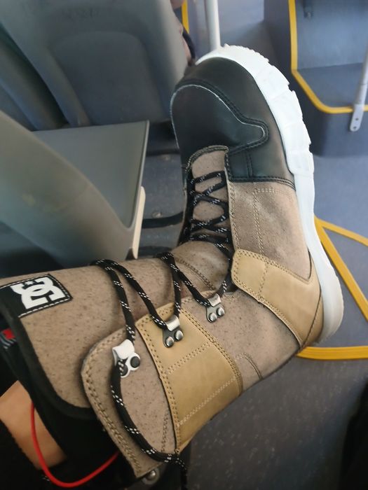 Здравейте, продава снолборд обувки.