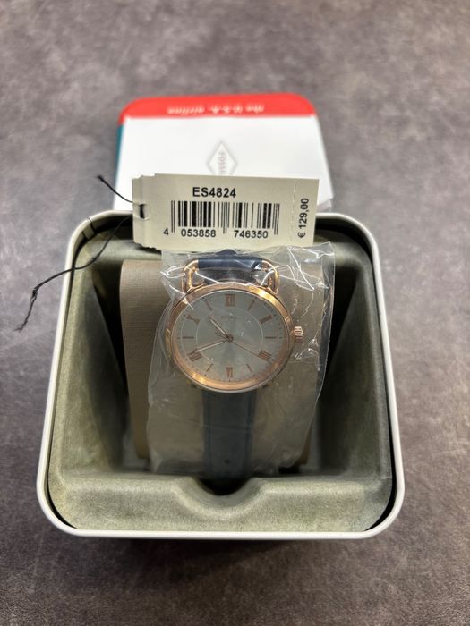 Часовник Fossil ES4824 нов с кожена каишка